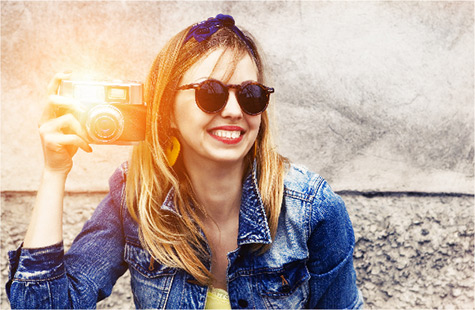 Starker Fotoblitz Ein Portrait mit starkem Blitz